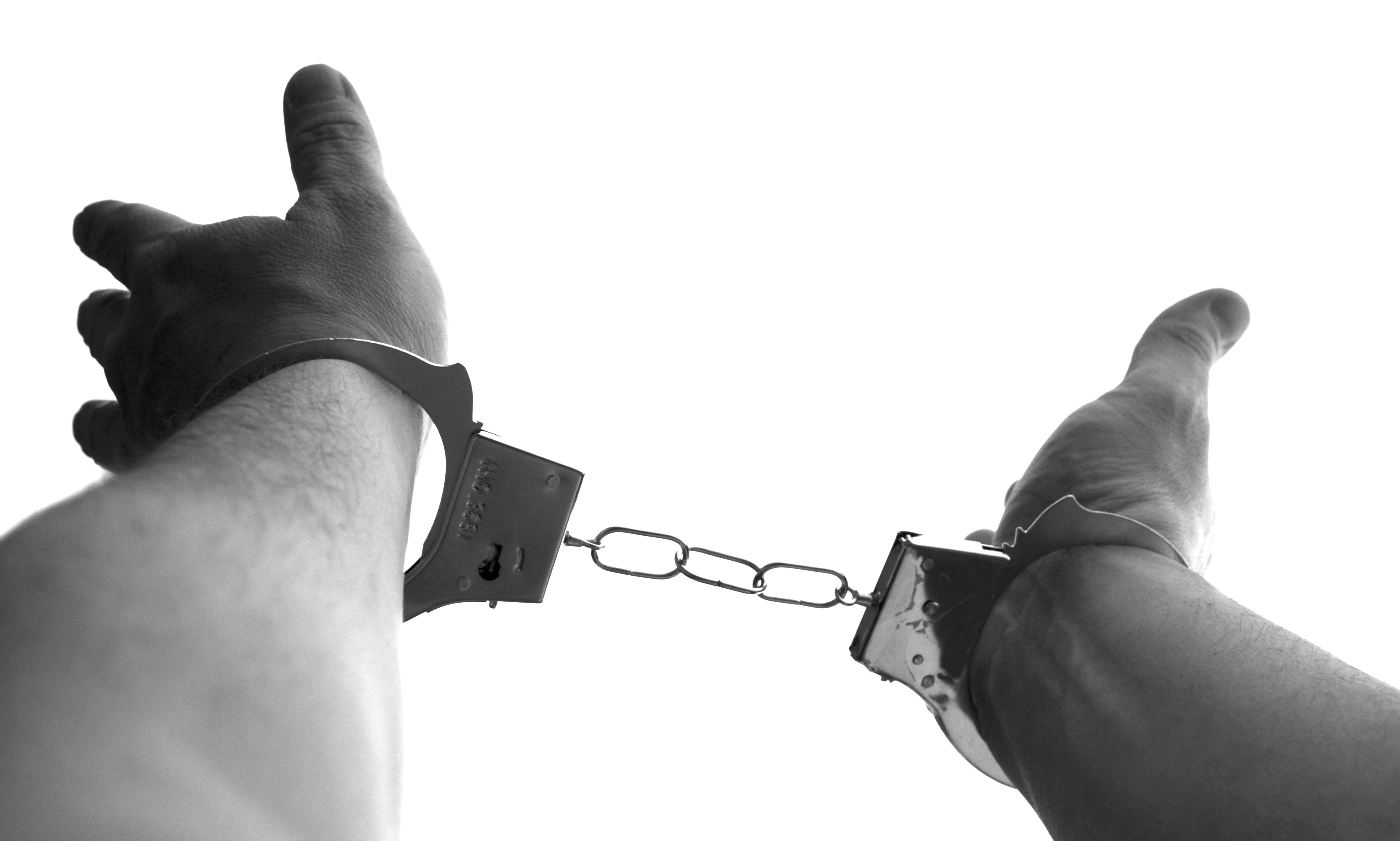cropped-handcuffs-921290.jpg